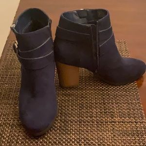 Blue mid height’s boots